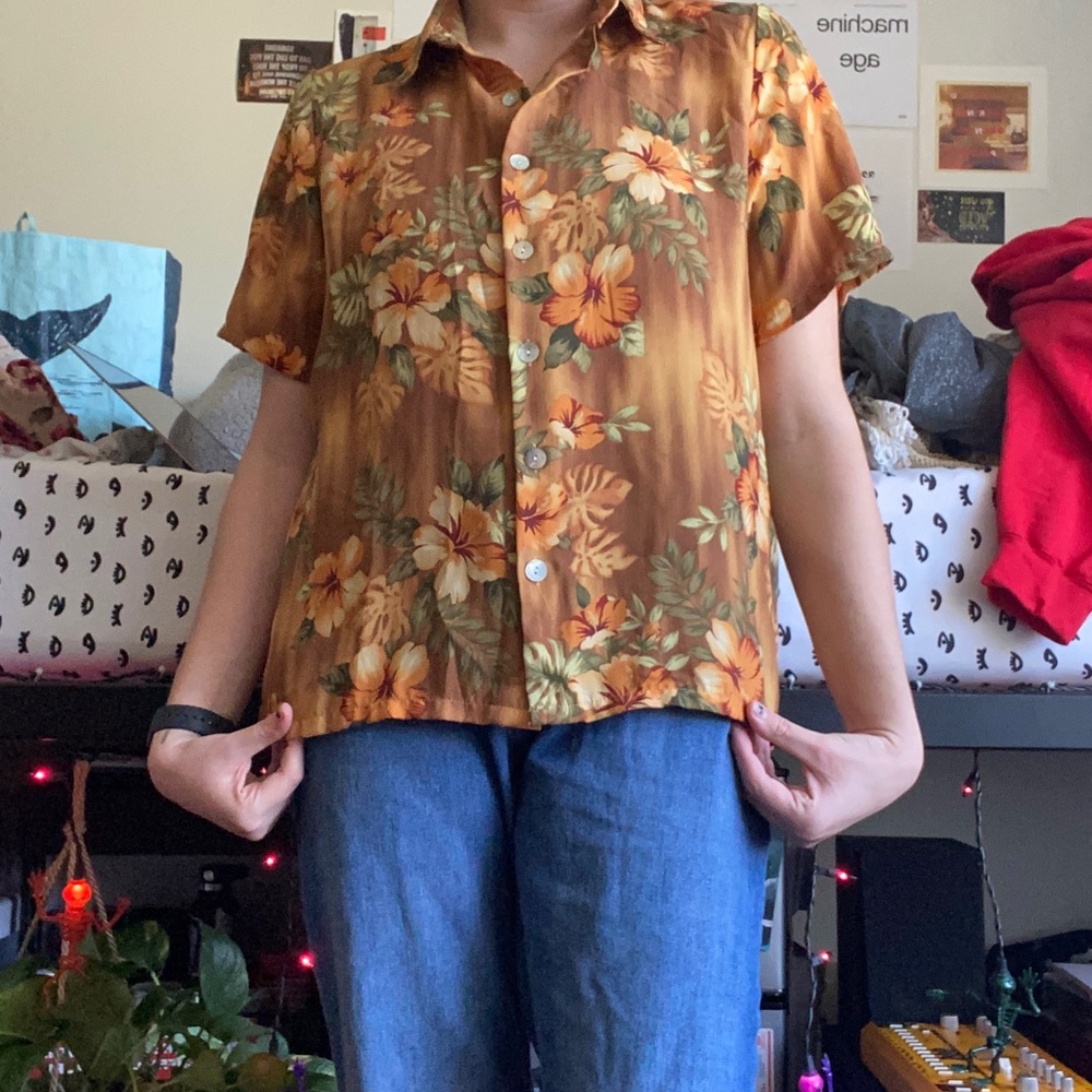 BonWorth Hawaiian Floral Short Sleeve Button Down!